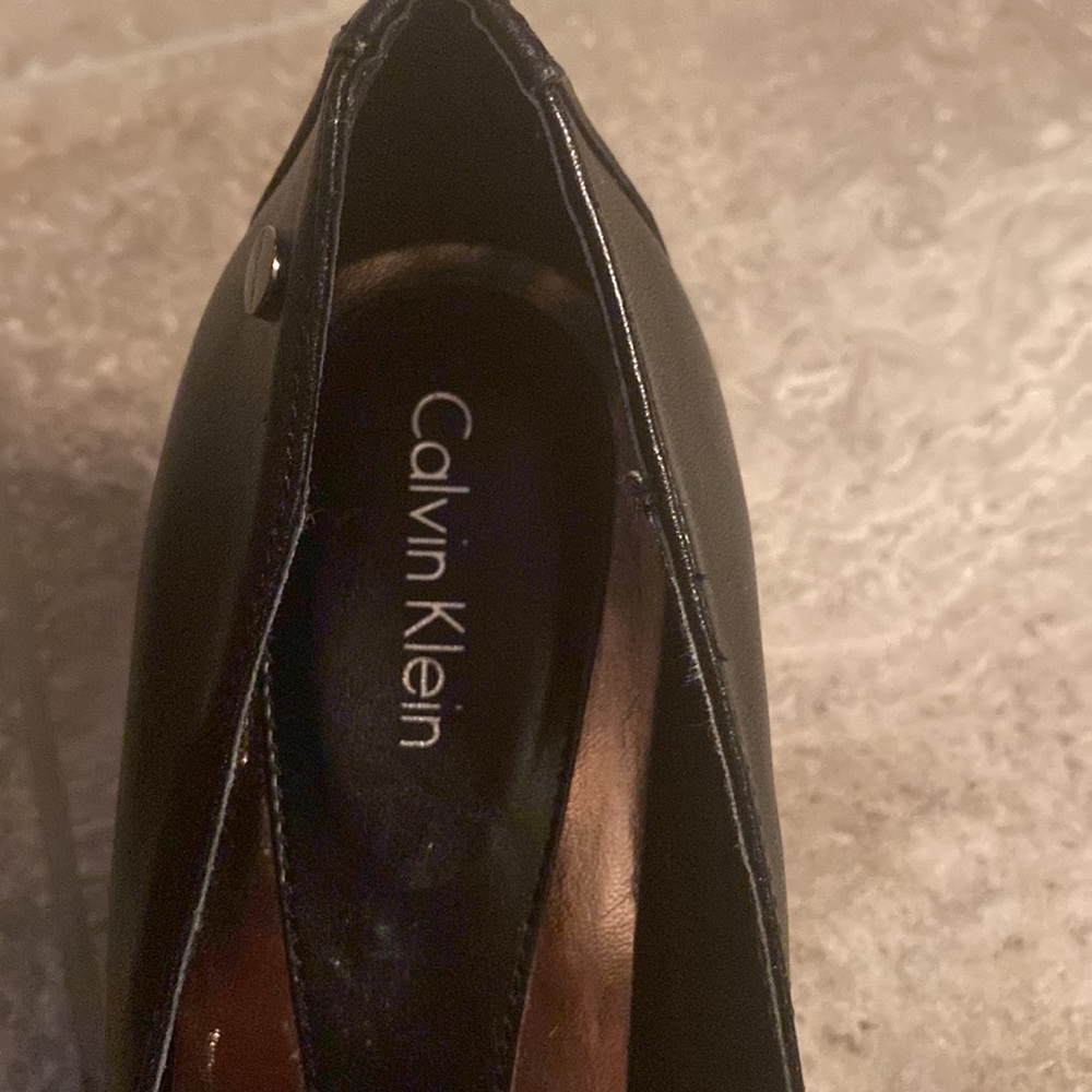 These are too big , barely worn like new . Leather upper 3.5 inch heels .